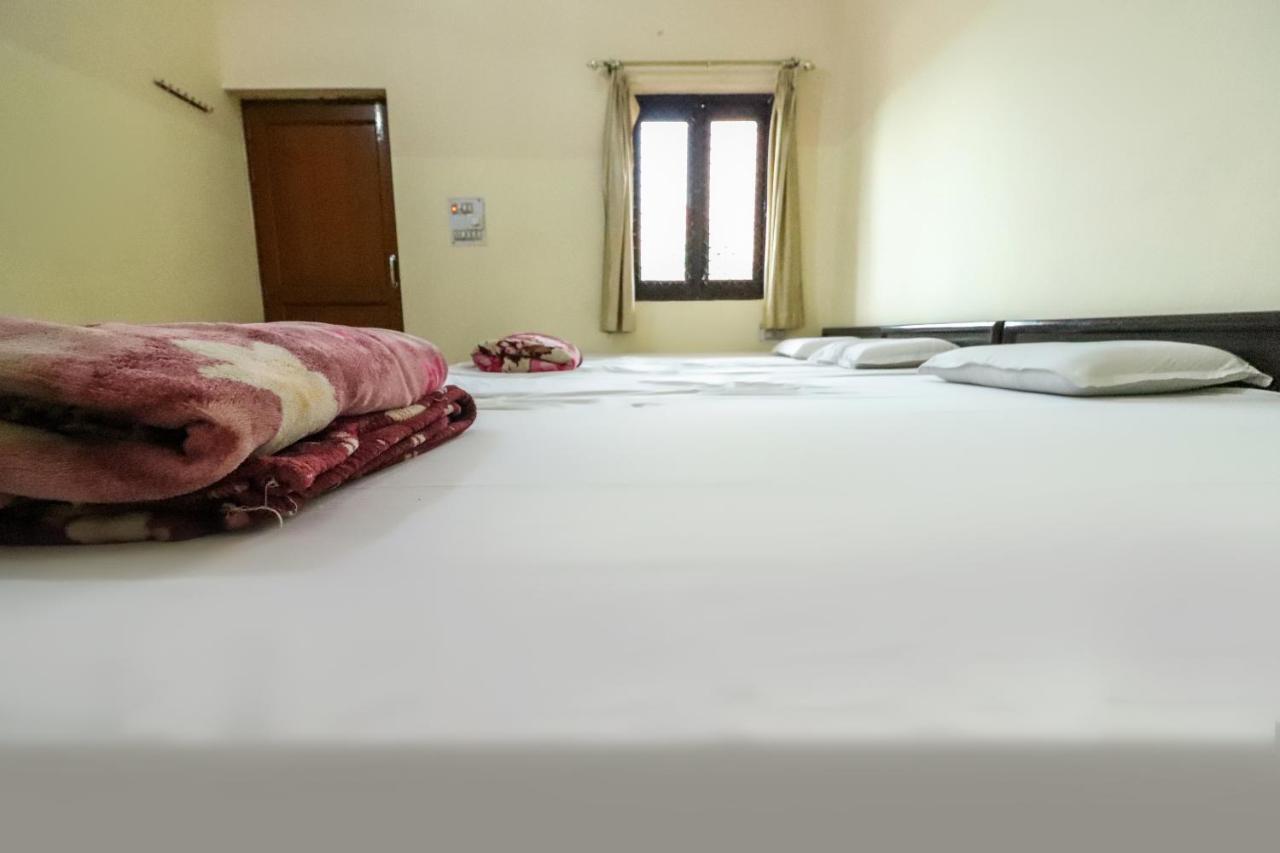 Hotel Spot On 60838 Shri Giriraj Dham Govardhan Exterior foto